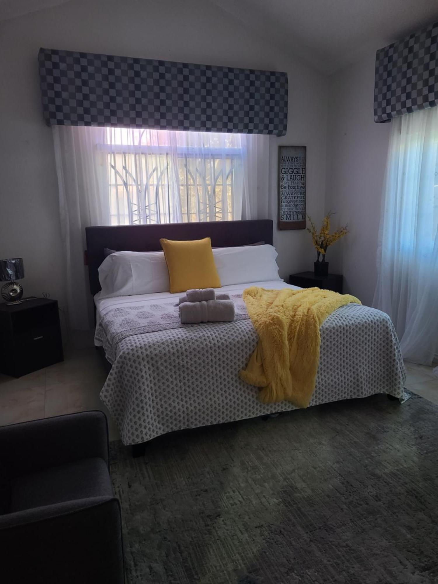 Caribbean Estates, 10 Mins From The Beach, Beautiful Gated Community Portmore Extérieur photo